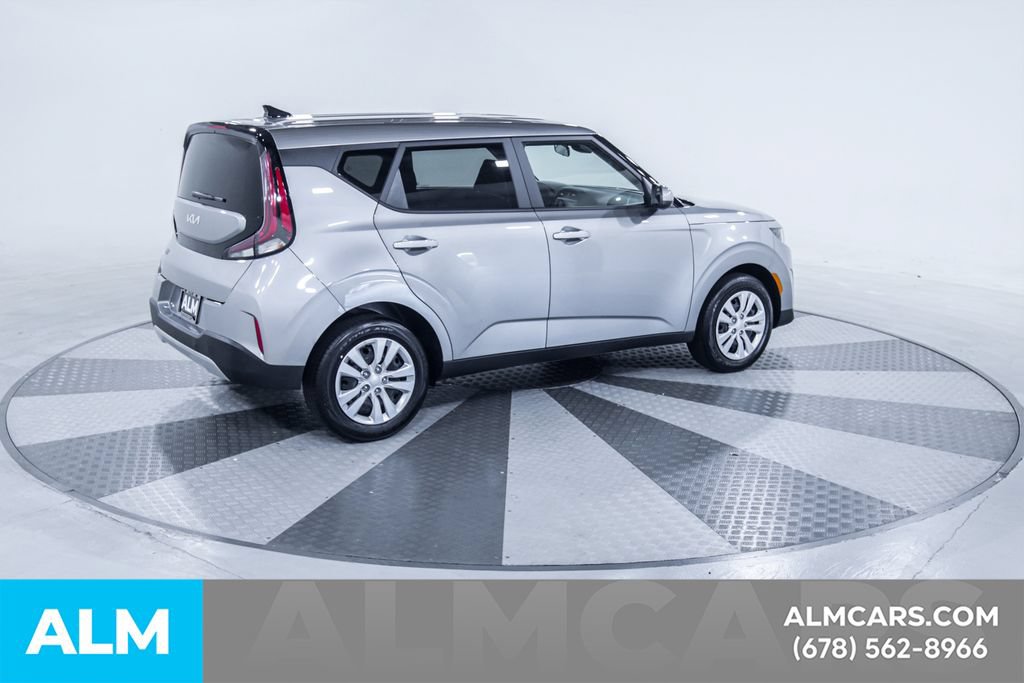 Used 2025 Kia Soul LX FWD image 10