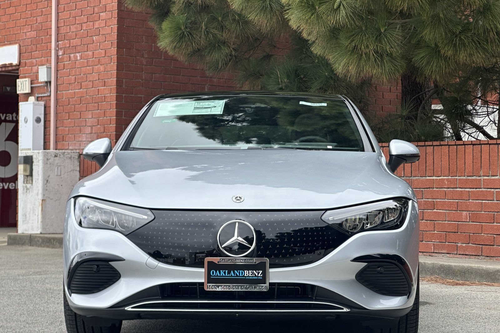 New 2026 Mercedes-Benz EQE 320 4MATIC Sedan image 9