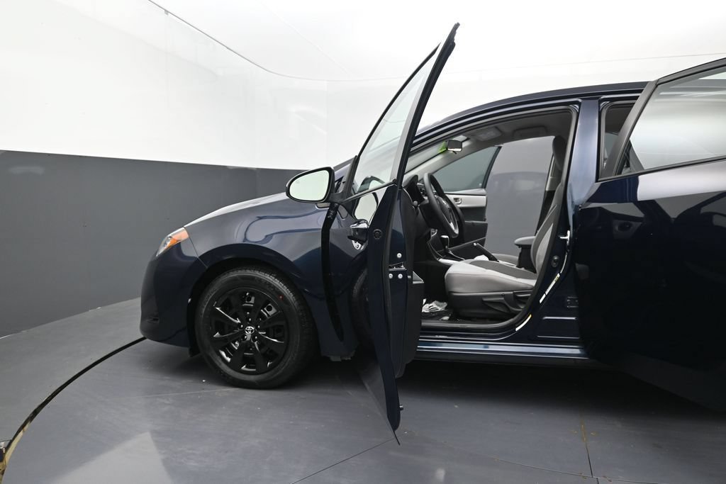 Used 2017 Toyota Corolla LE FWD image 13