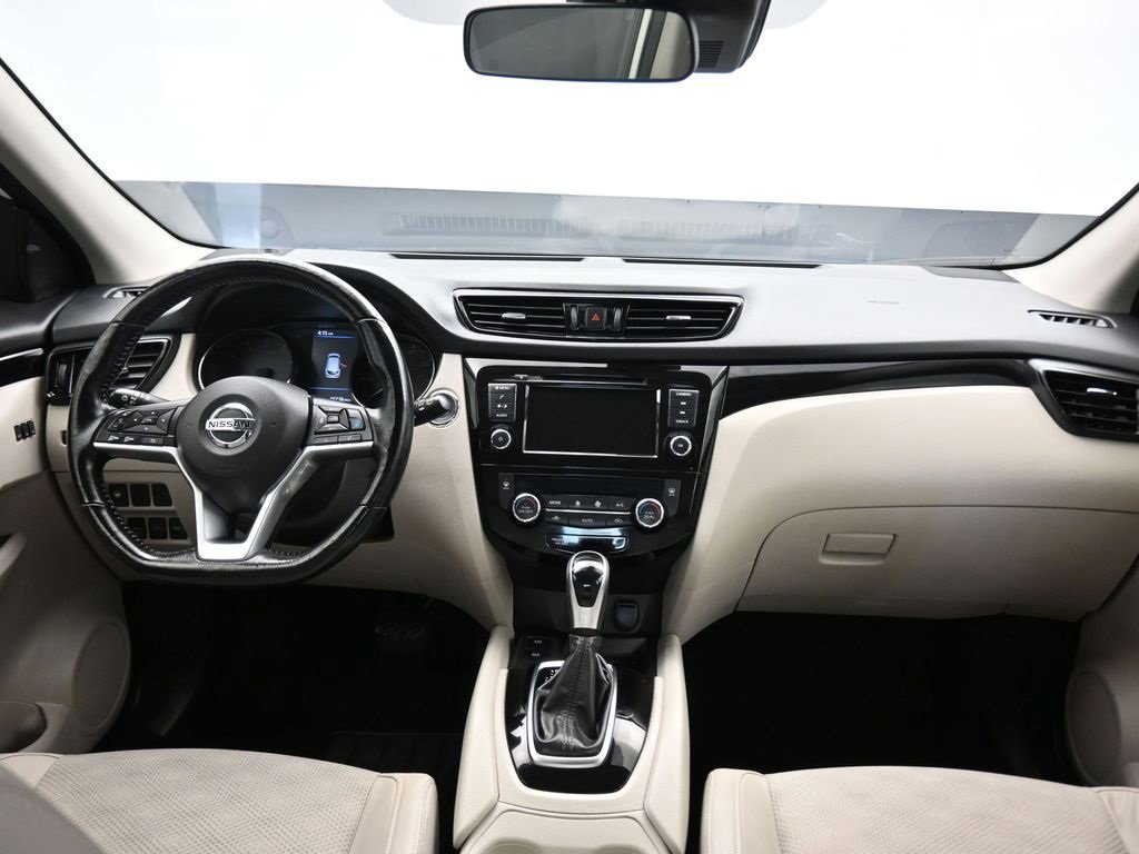 Used 2022 Nissan Rogue Sport SV w/ Technology Package image 35