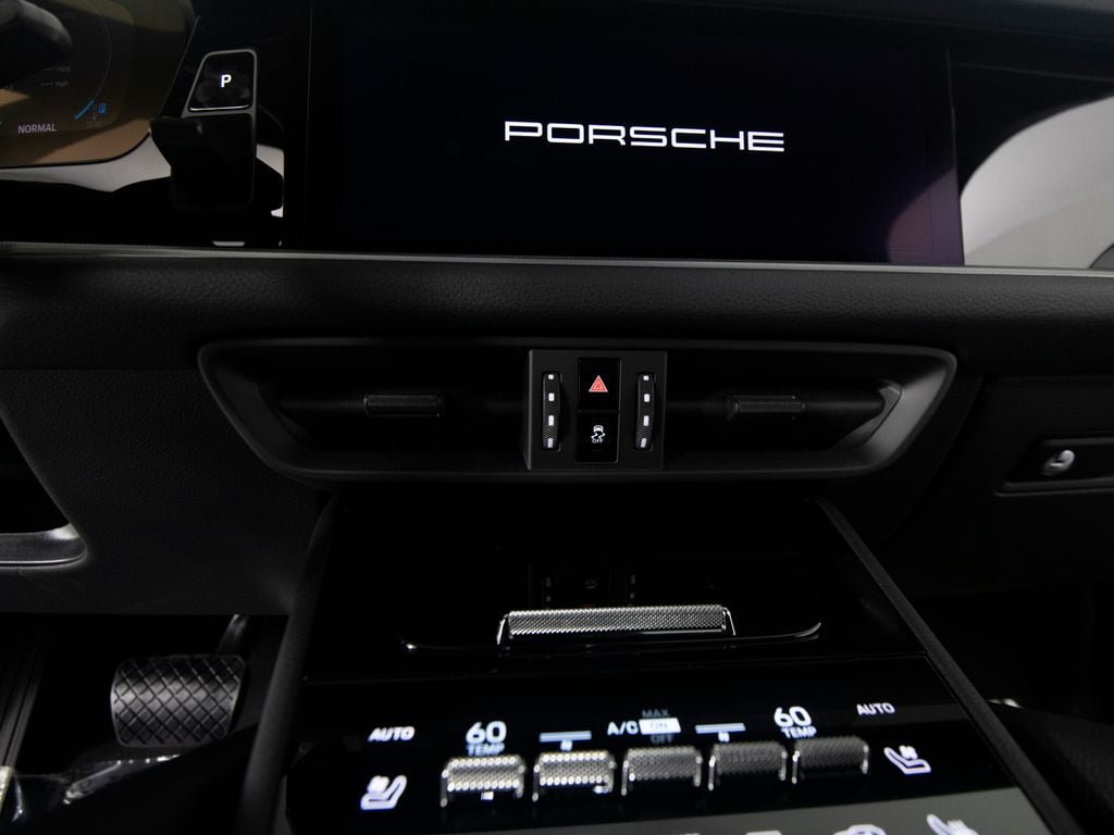 New 2026 Porsche Cayenne Coupe AWD/4WD image 31
