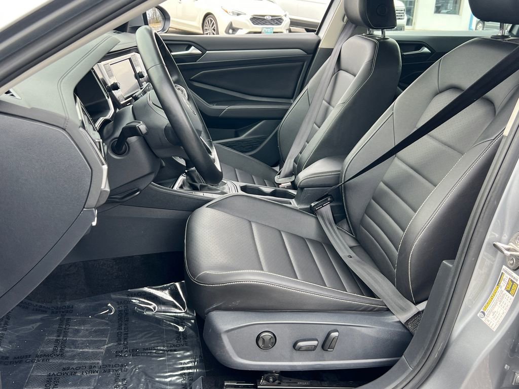 Certified 2024 Volkswagen Jetta SE image 17
