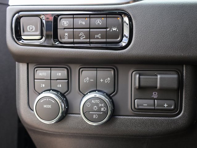 New 2026 GMC Yukon XL Elevation w/ Elevation Premium Package AWD/4WD image 39