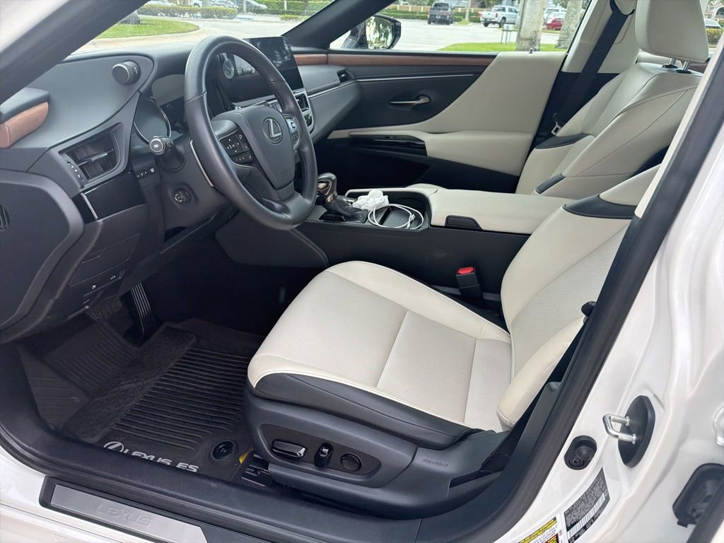 Used 2024 Lexus ES 250 w/ Premium Package AWD/4WD image 4