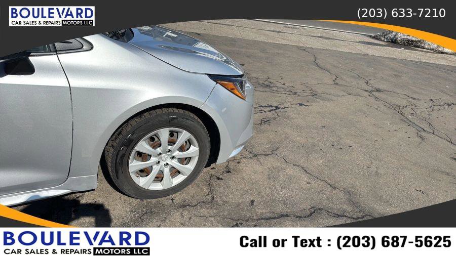 Used 2020 Toyota Corolla LE w/ Carpet Mat Package (TMS) FWD image 11