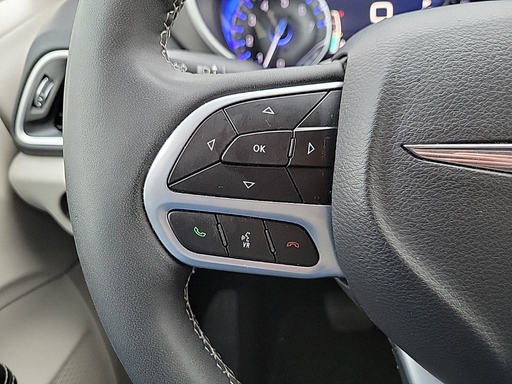 Used 2024 Chrysler Pacifica Touring-L FWD image 25