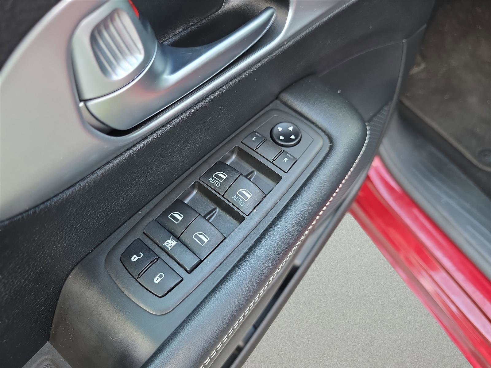 Used 2021 Chrysler Pacifica Touring w/ S Appearance Package image 18