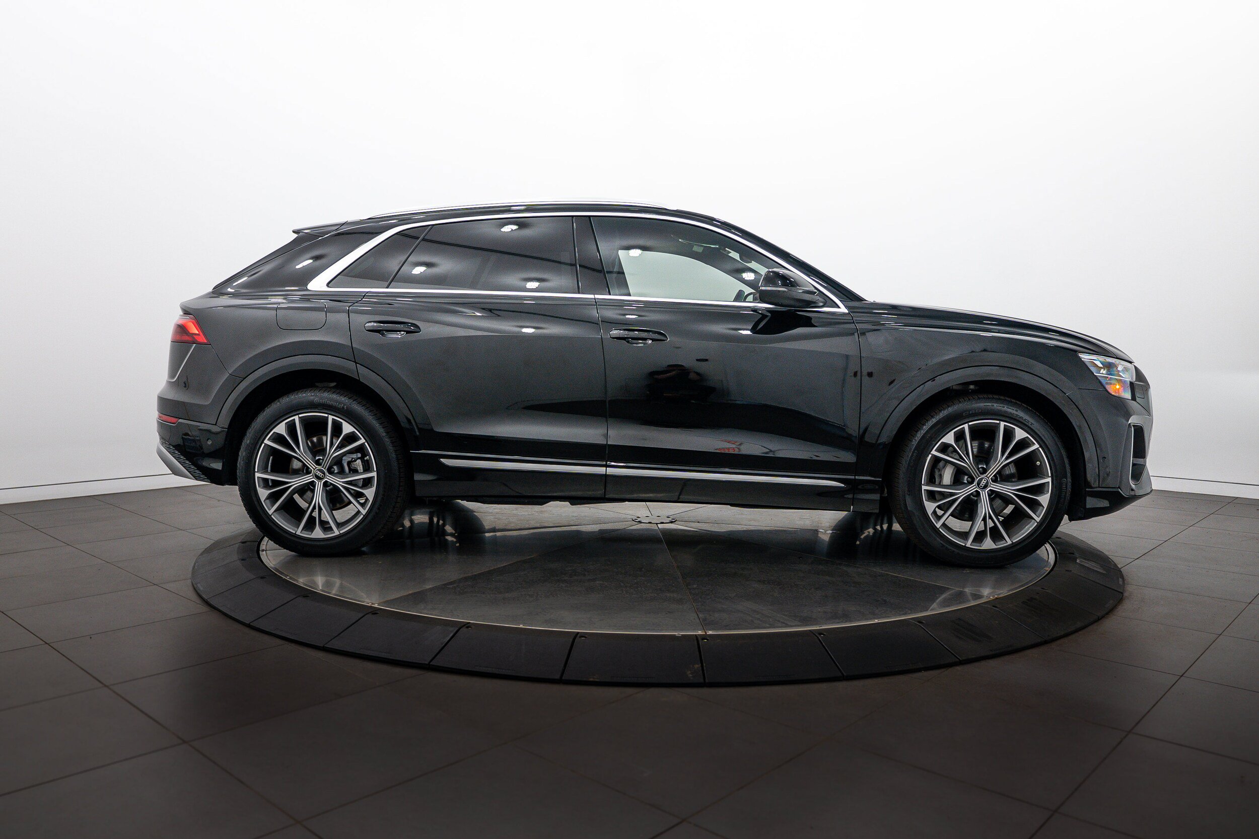 Certified 2024 Audi Q8 Prestige w/ Prestige Package AWD/4WD image 3
