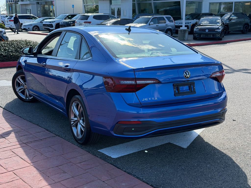 Used 2024 Volkswagen Jetta SE image 9