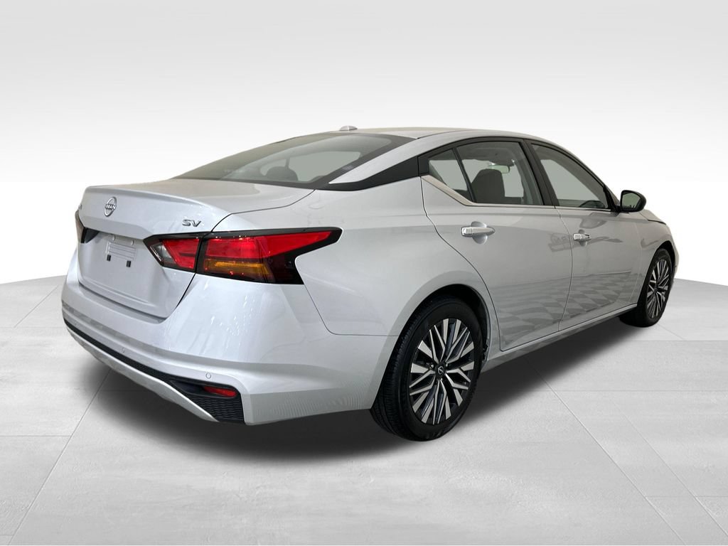 Used 2024 Nissan Altima 2.5 SV FWD image 5