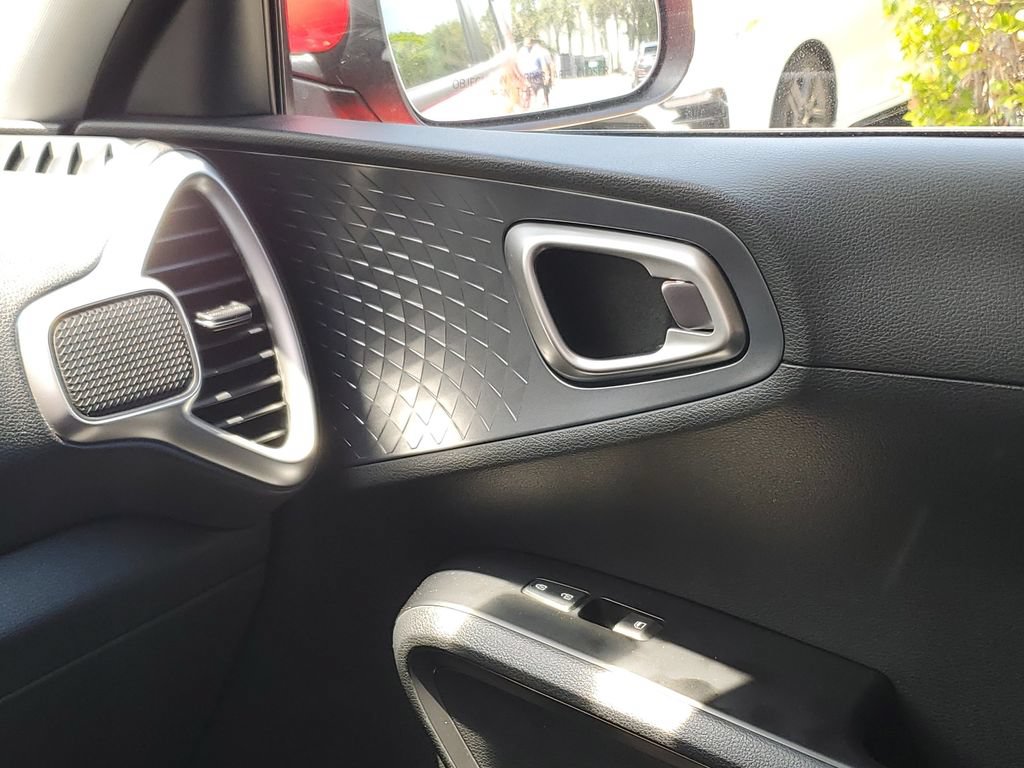Used 2020 Kia Soul S FWD image 28