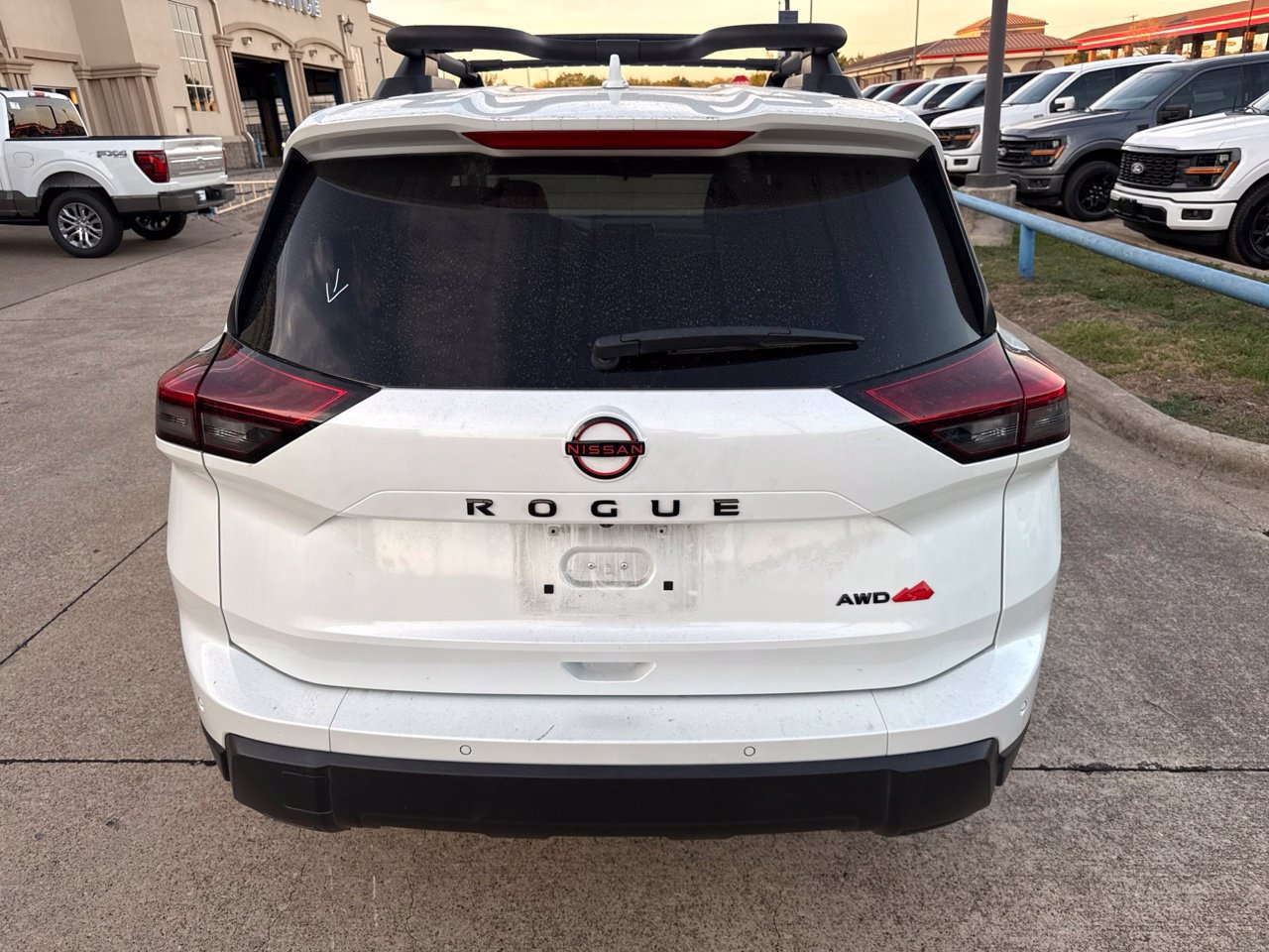 Used 2025 Nissan Rogue SV AWD/4WD image 9