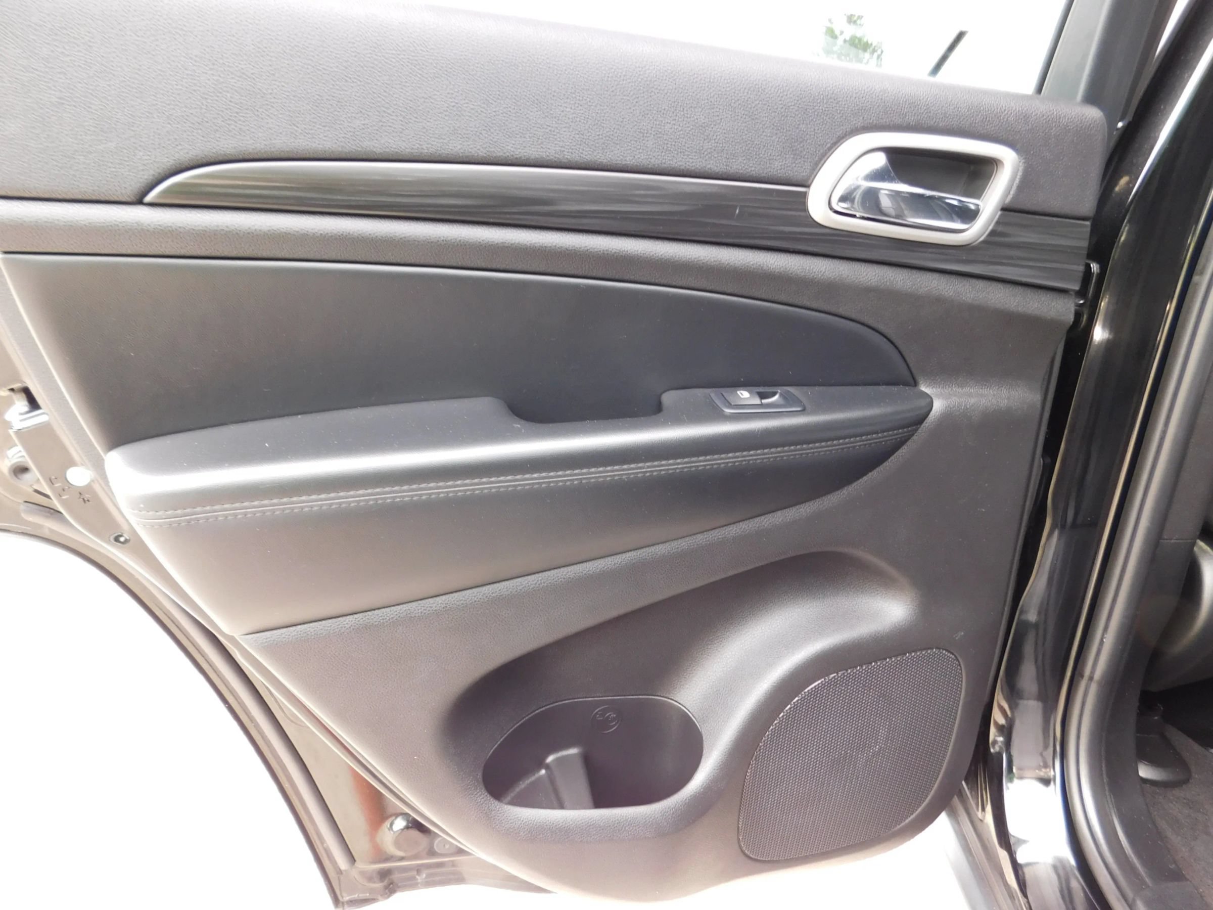 Used 2021 Jeep Grand Cherokee Laredo AWD/4WD image 12
