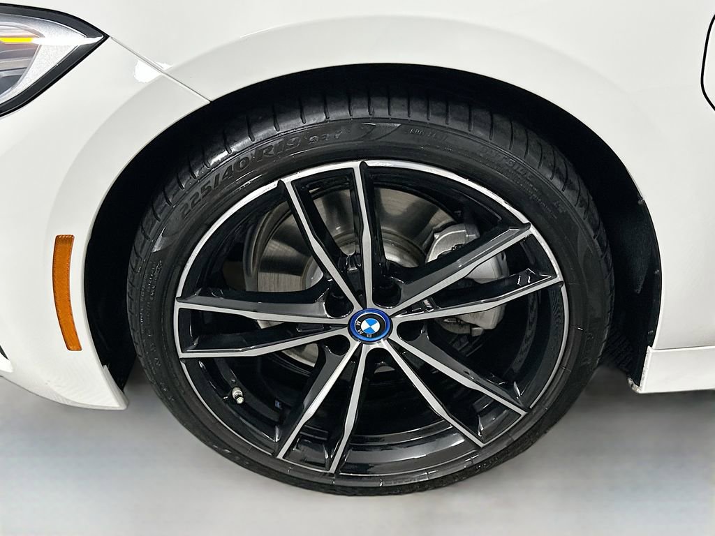Used 2022 BMW 330e 330e iPerformance w/ M Sport Package image 32