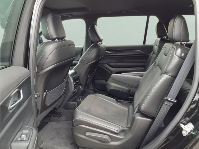 New 2025 Jeep Grand Cherokee L Altitude image 10