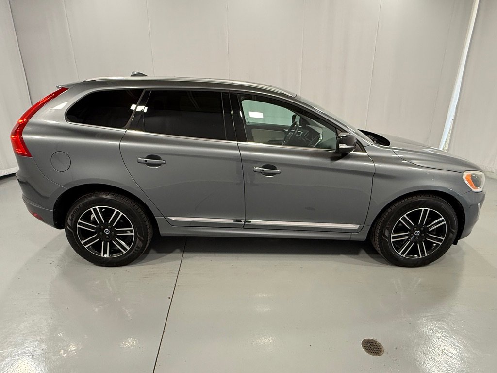 Used 2017 Volvo XC60 T5 Dynamic w/ Preferred Option Package image 4