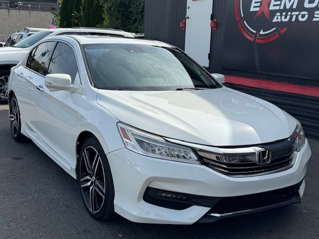 Used 2017 Honda Accord Touring image 4
