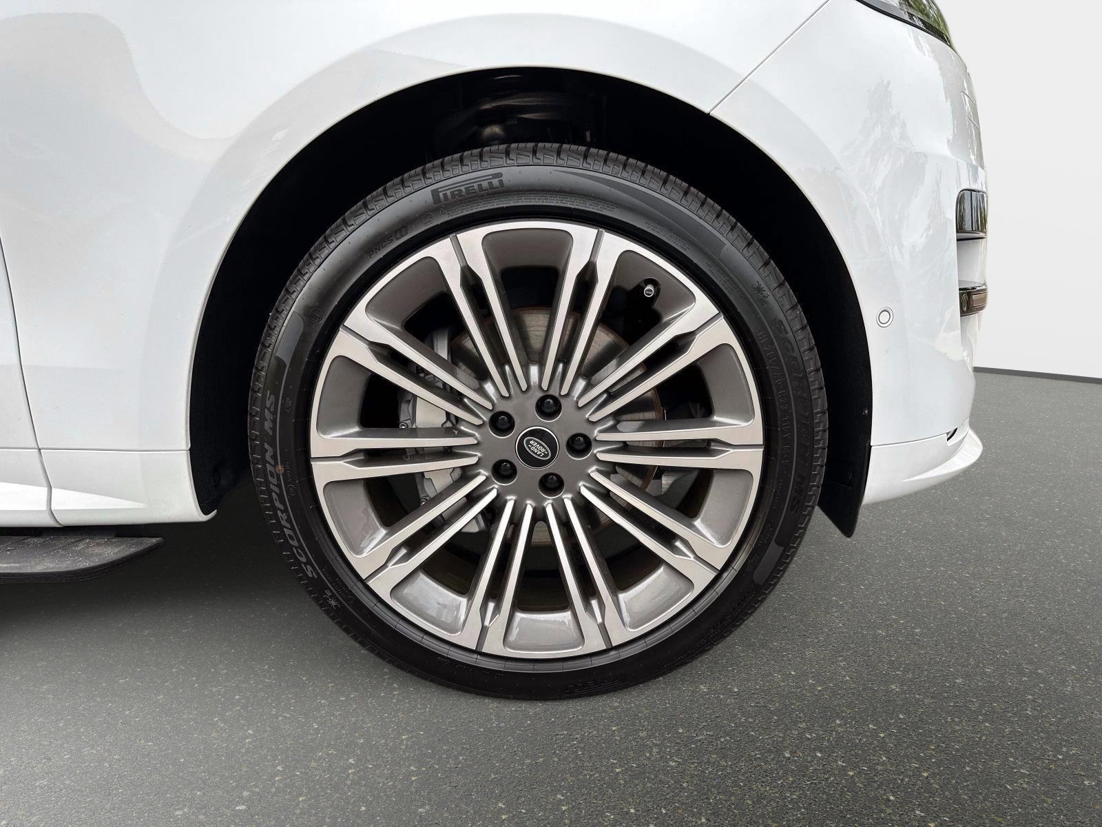 New 2025 Land Rover Range Rover Sport Dynamic SE image 6