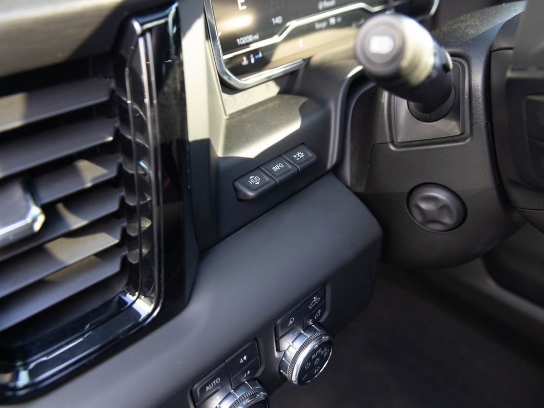 Used 2024 GMC Sierra 1500 AT4 w/ Technology Package image 8