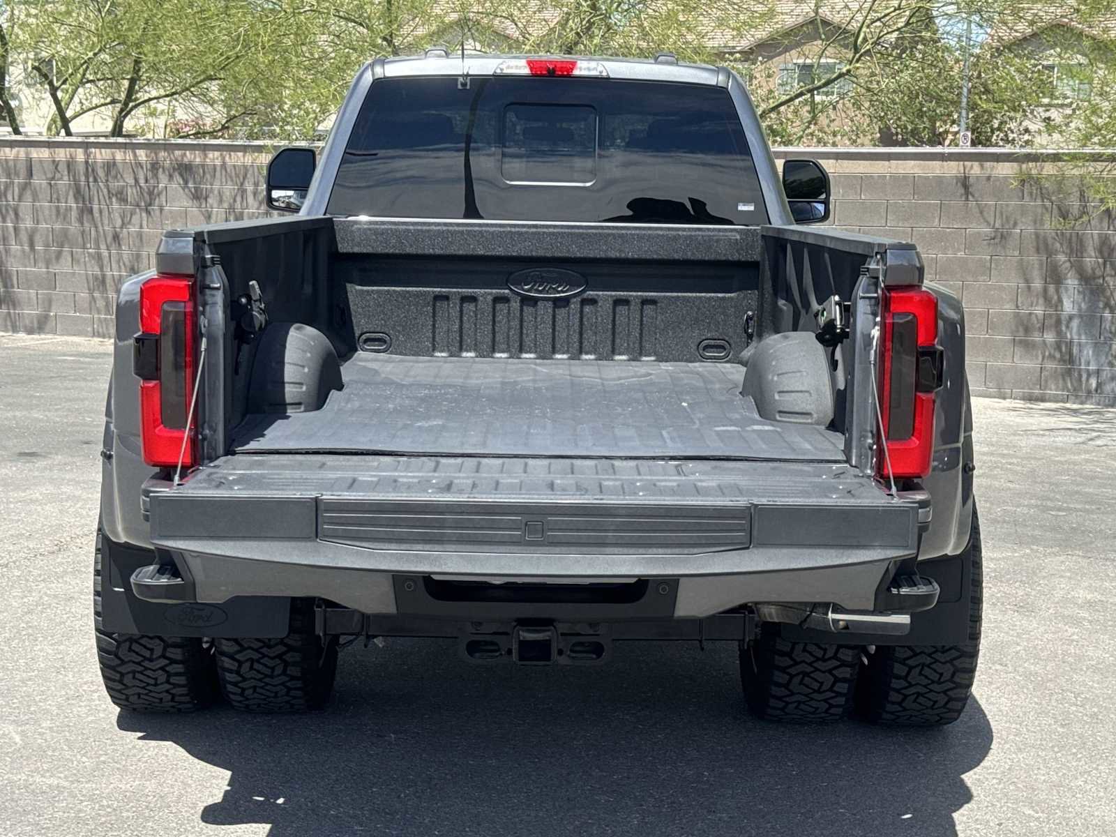 Used 2025 Ford F450 Platinum w/ FX4 Off-Road Package AWD/4WD image 15