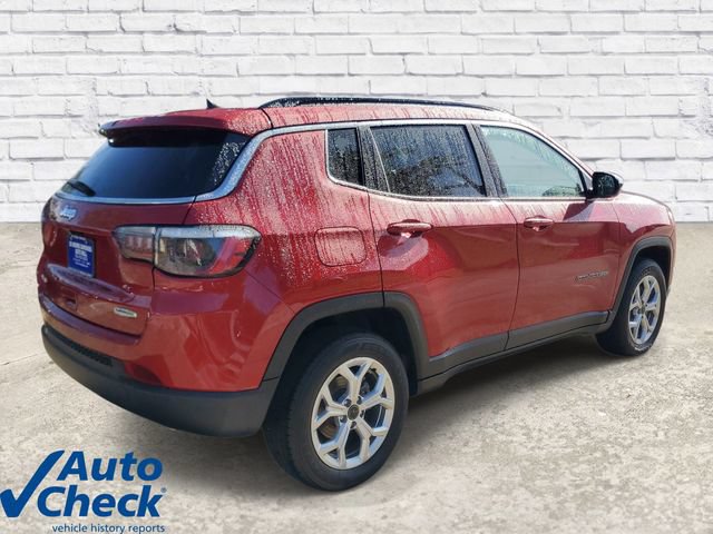 Used 2025 Jeep Compass Latitude AWD/4WD image 4