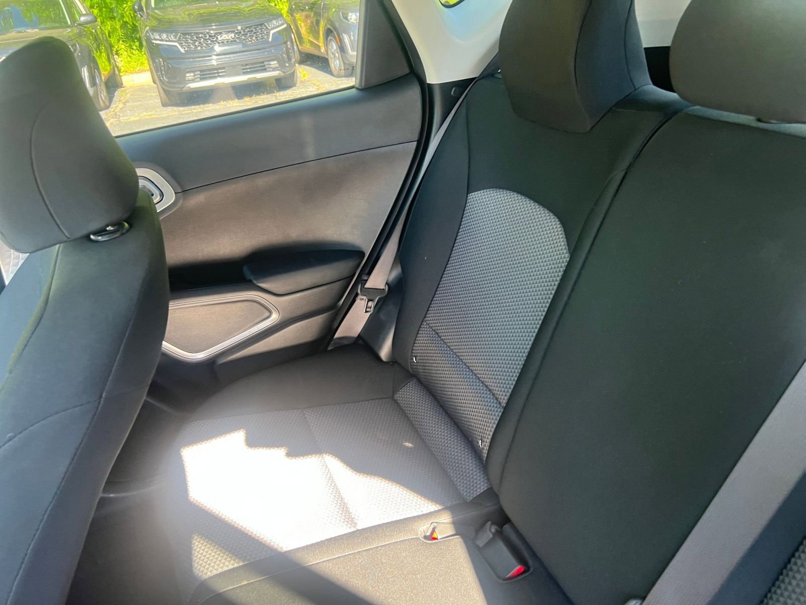 Used 2025 Kia Soul LX w/ LX Technology Package FWD image 34