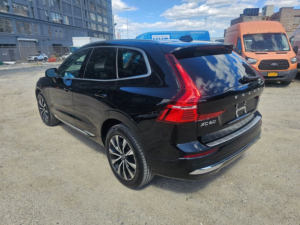 Certified 2023 Volvo XC60 B5 Plus image 2