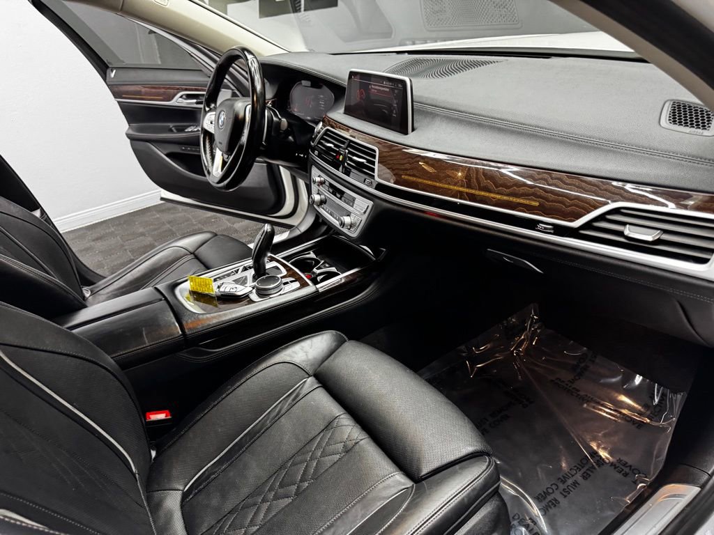 Used 2021 BMW 750i xDrive image 57