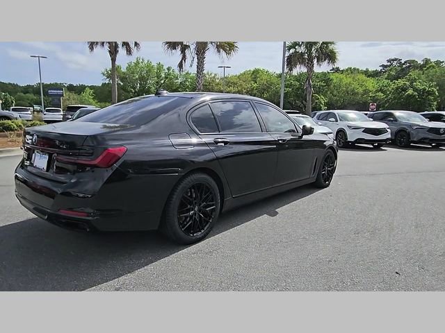 Used 2022 BMW 740i w/ Premium Package RWD image 25