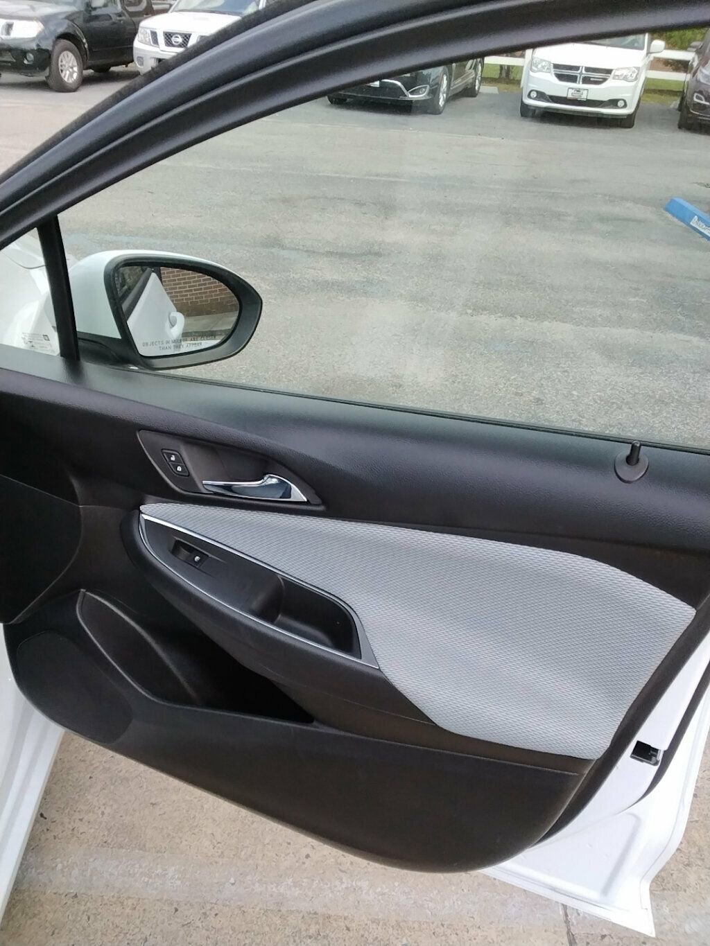 Used 2019 Chevrolet Cruze LS w/ LS Convenience Package FWD image 10