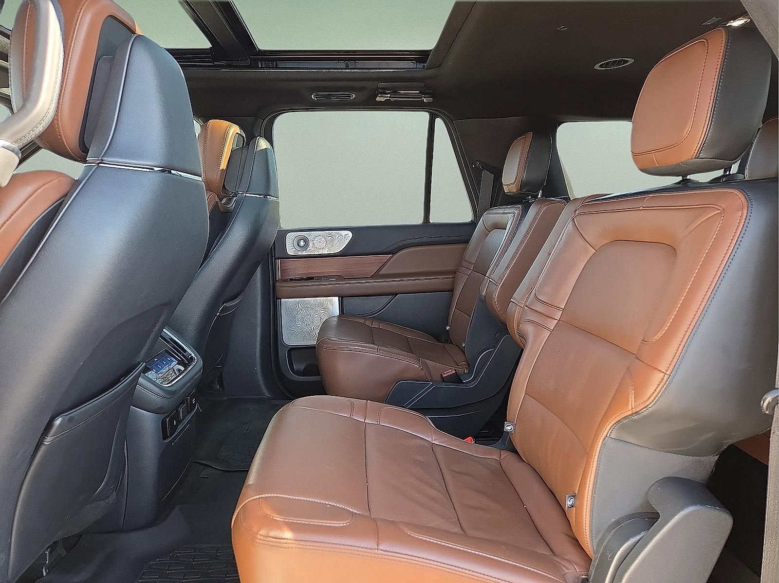 Used 2024 Lincoln Navigator L Reserve image 11