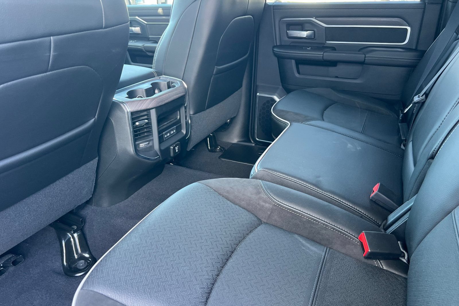 New 2026 RAM 2500 Laramie AWD/4WD image 11