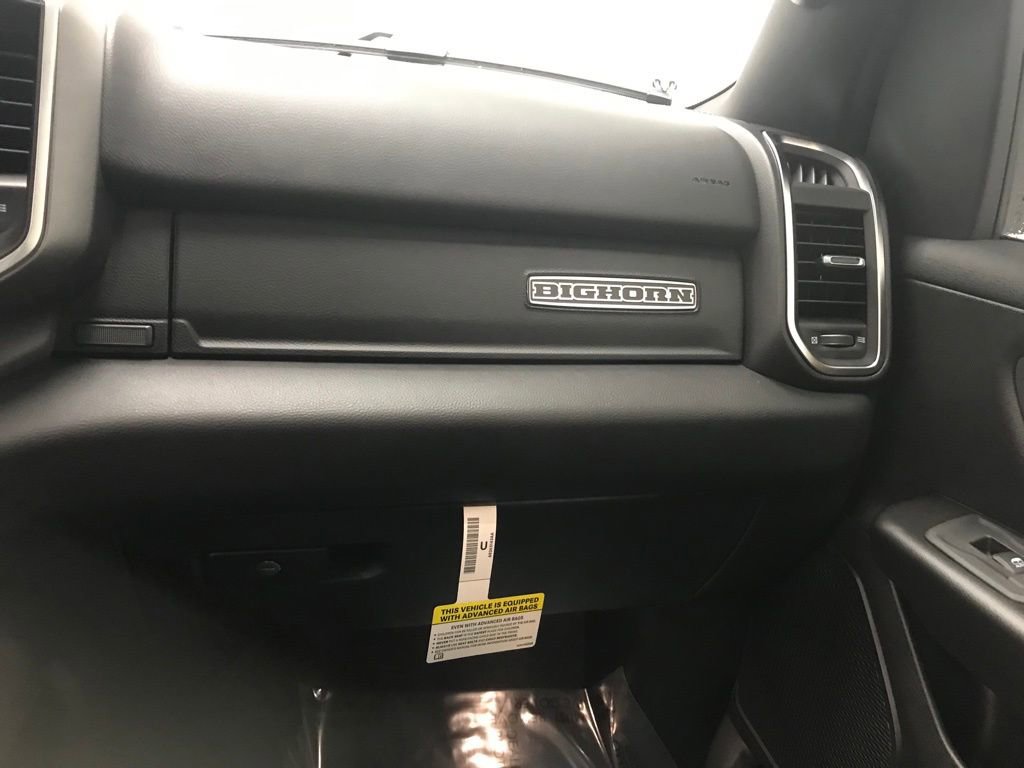 New 2026 RAM 1500 4x4 Crew Cab image 31