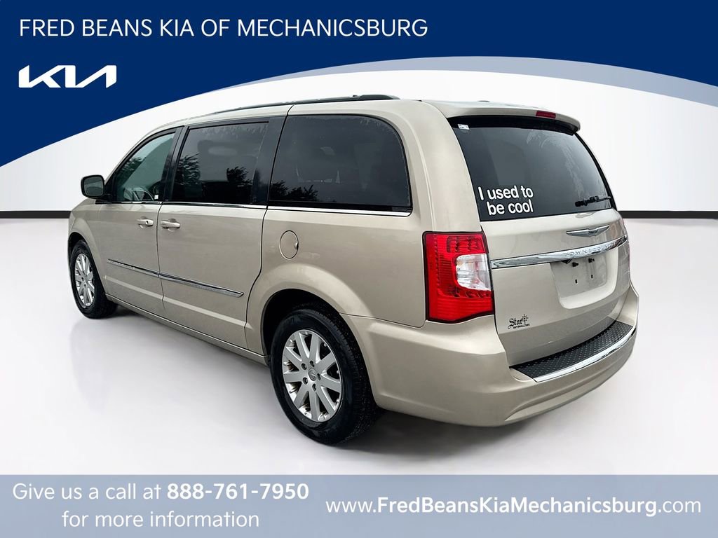 Used 2014 Chrysler Town & Country Touring FWD image 4
