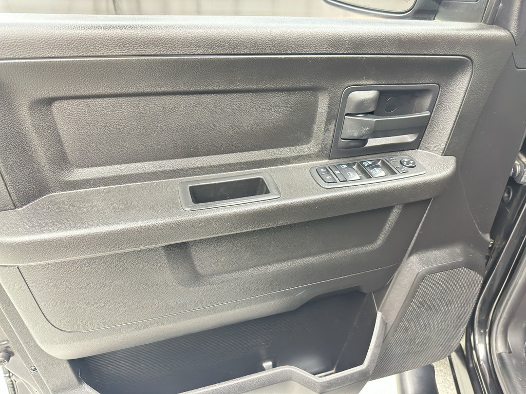 Used 2018 RAM 1500 Express w/ Express Value Package AWD/4WD image 10