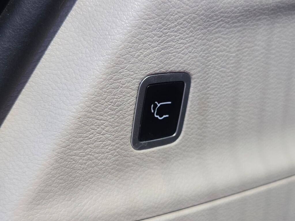 Certified 2024 Chrysler Pacifica Touring-L FWD image 21