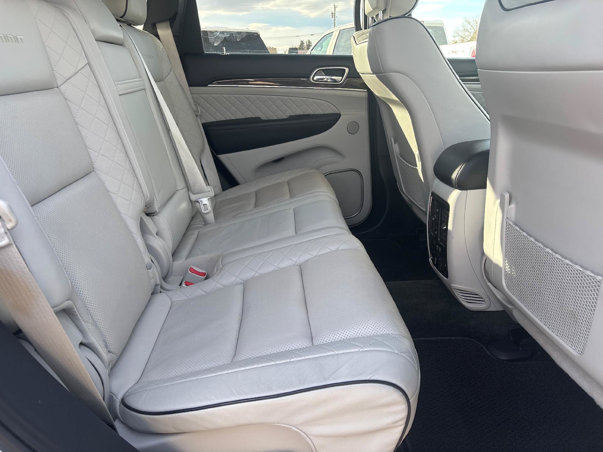 Used 2017 Jeep Grand Cherokee Summit AWD/4WD image 36
