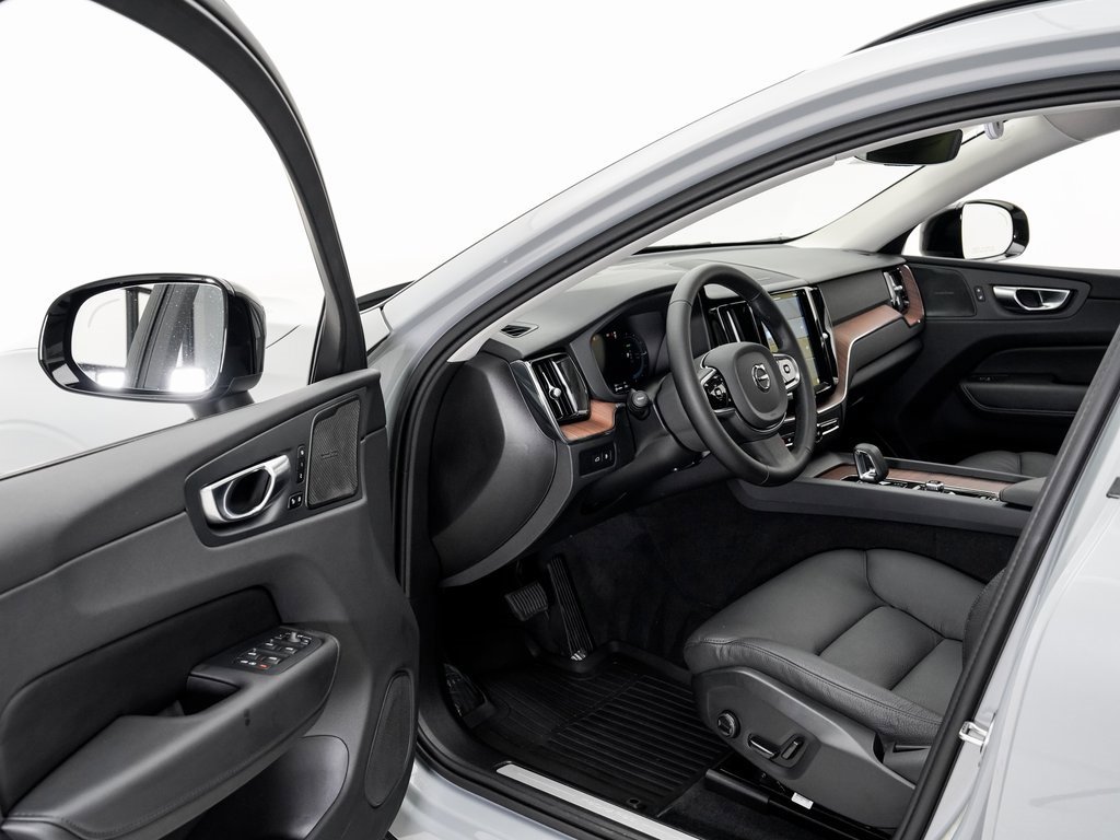 Used 2024 Volvo XC60 T8 Plus image 7