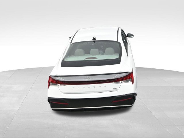 Certified 2025 Hyundai Elantra SEL FWD image 28