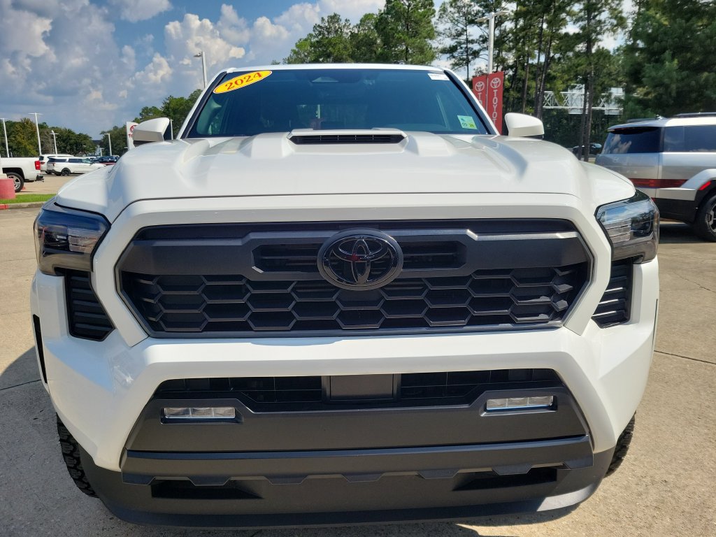 Certified 2024 Toyota Tacoma TRD Sport AWD/4WD image 4