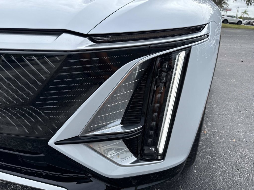 New 2027 Cadillac Lyriq Luxury RWD image 9