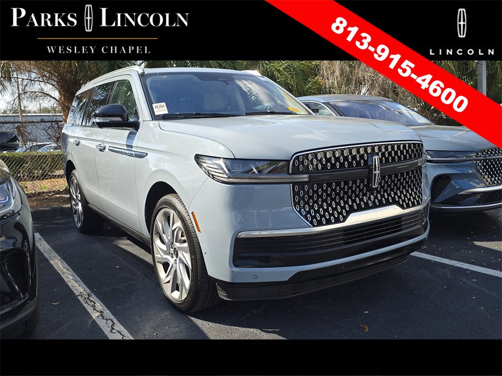 Used 2025 Lincoln Navigator Reserve image 2