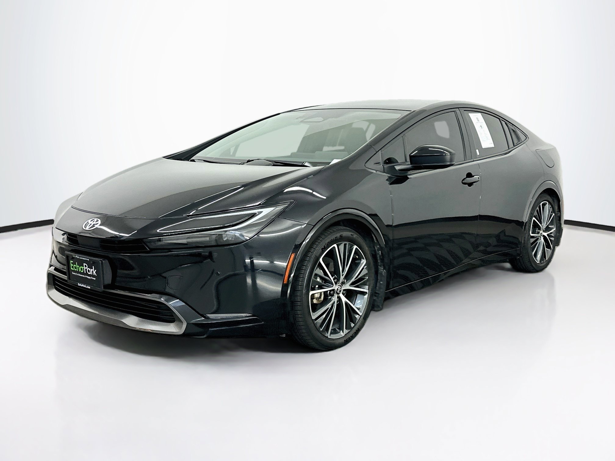 Used 2024 Toyota Prius XLE FWD image 3