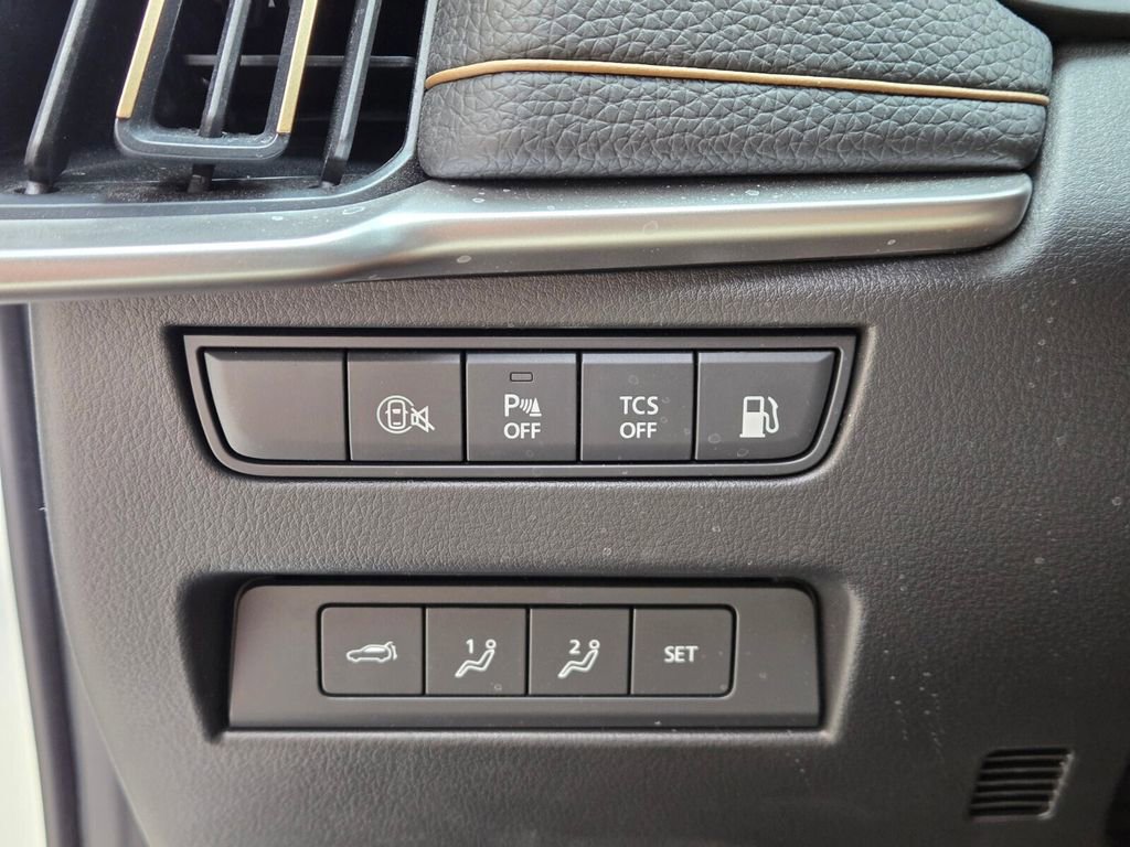 Used 2025 MAZDA CX-70 Plug-In Hybrid w/ Premium Pkg image 24