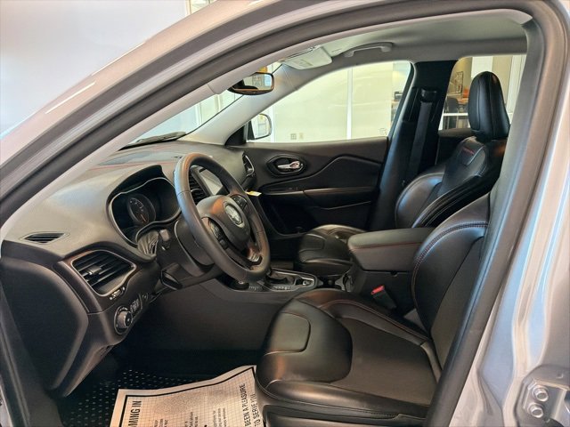 Used 2022 Jeep Cherokee Trailhawk w/ Comfort/Convenience Group image 10