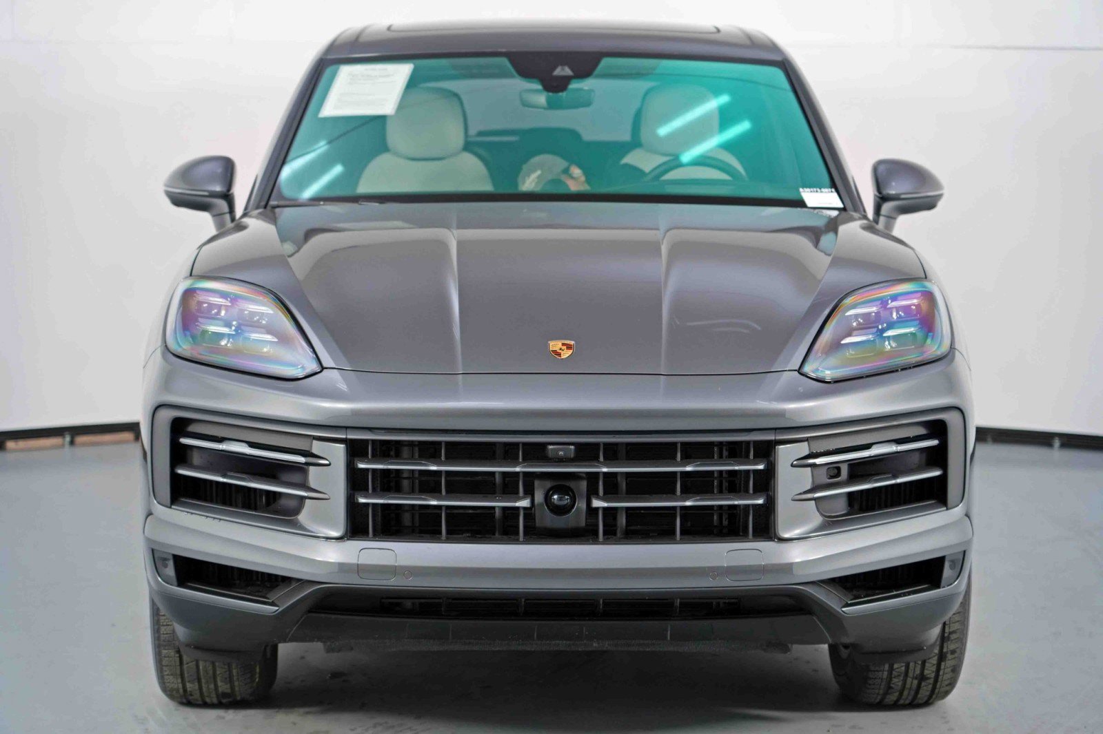 Used 2024 Porsche Cayenne w/ Technology Package image 52
