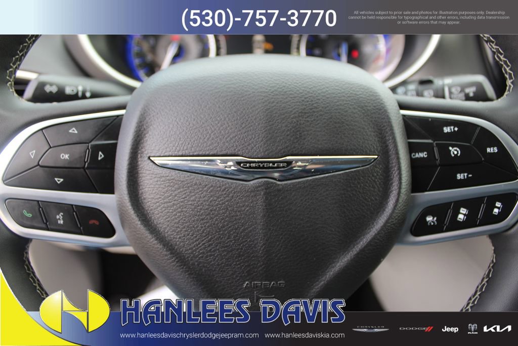 Used 2024 Chrysler Pacifica Touring-L image 30