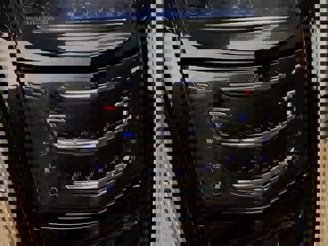 Used 2020 Cadillac Escalade Platinum image 19