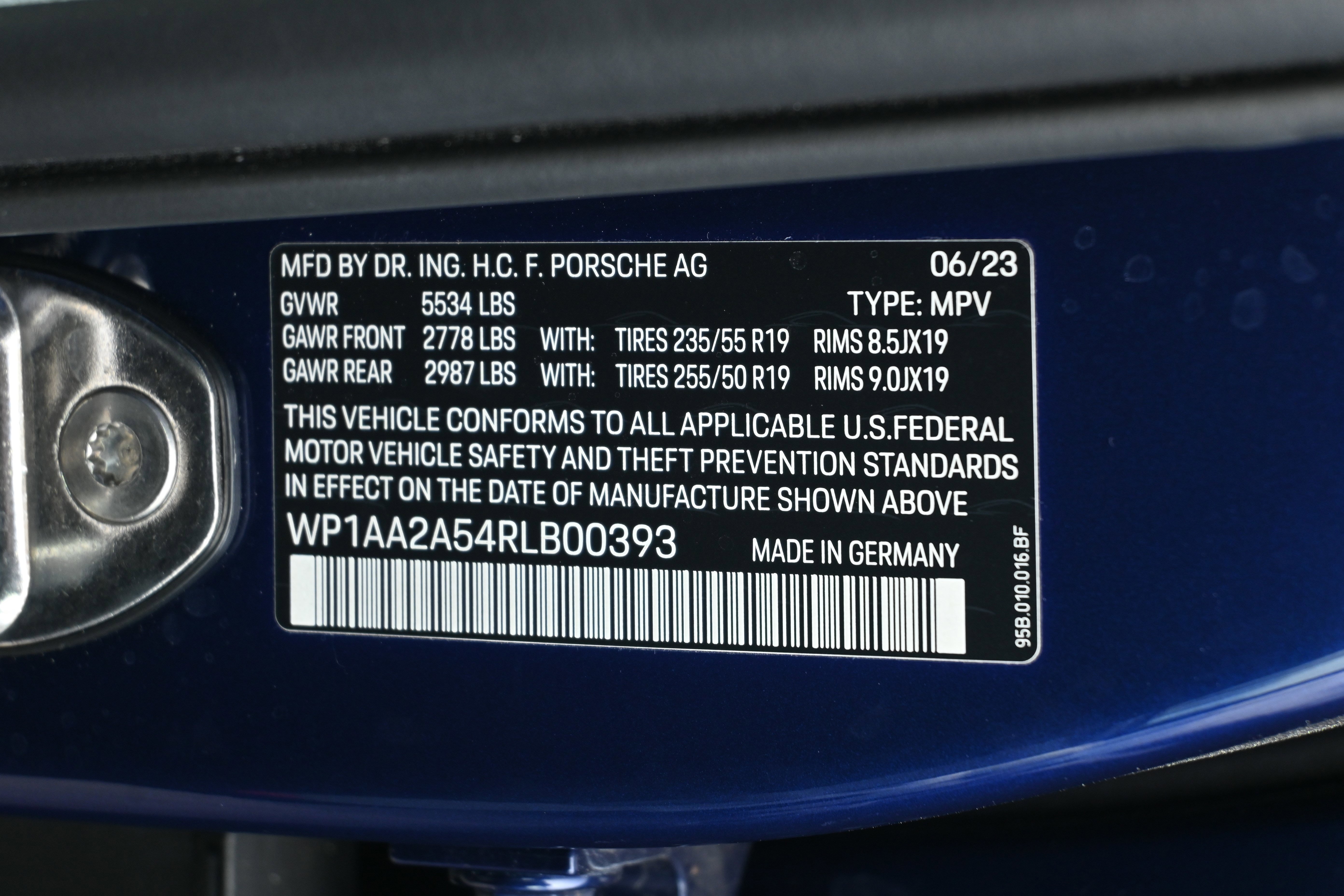 Used 2024 Porsche Macan w/ Premium Plus Package image 35