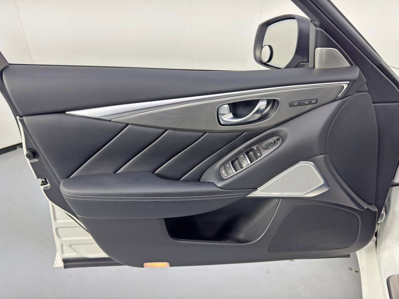 Used 2017 INFINITI Q50 3.0t Premium w/ 3.0T Premium Plus Package image 43